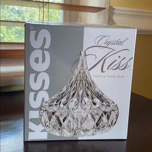 NEW Crystal Kiss covered candy dish